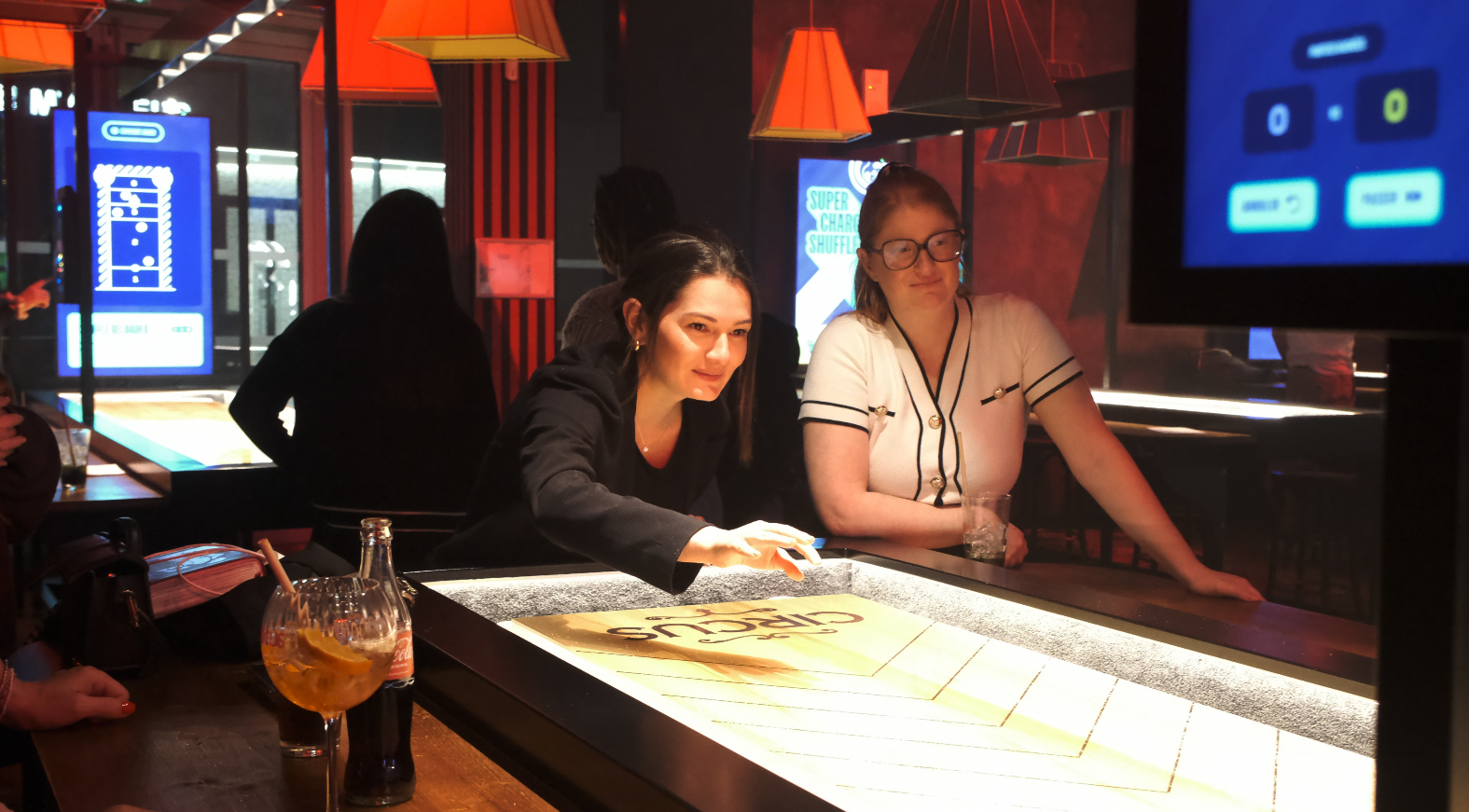 Circus bar à jeux Bordeaux, fléchettes, mini golf, shuffleboard