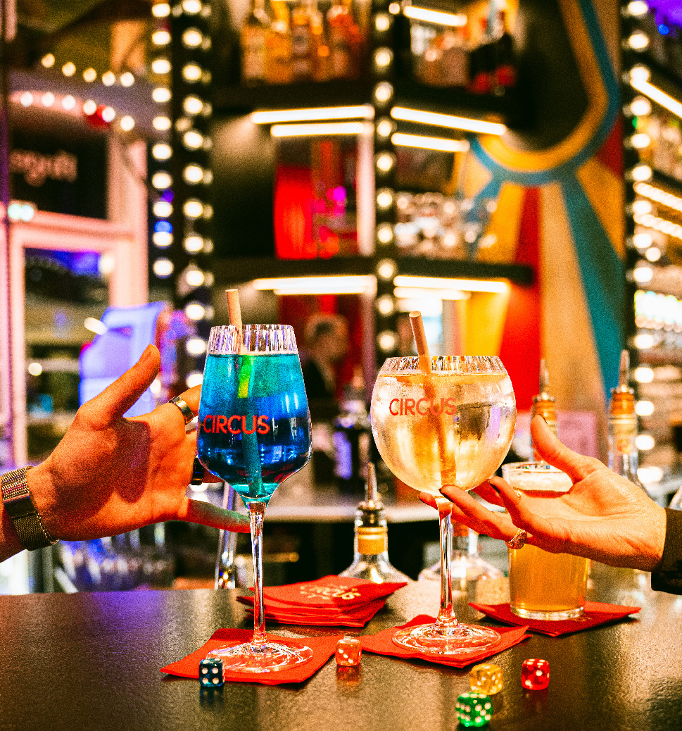 Circus, bar à jeux bordeaux, mini golf, fléchette, shuffleboard